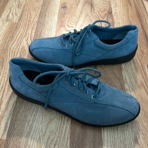 David Tate blue suede shoes size 10